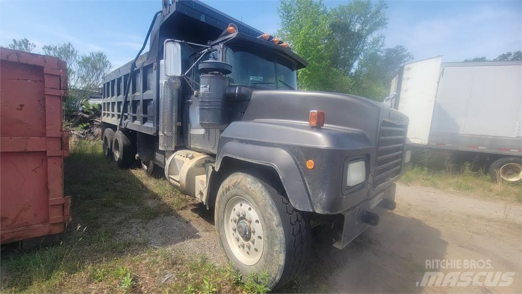 Mack RD6885 Pašizgāzējs