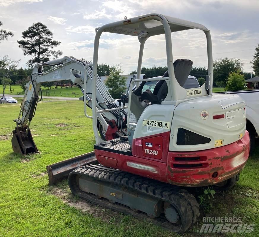 Takeuchi TB240 Vidēja lieluma ekskavatori 7 t - 12 t
