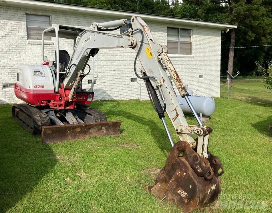 Takeuchi TB240 Vidēja lieluma ekskavatori 7 t - 12 t