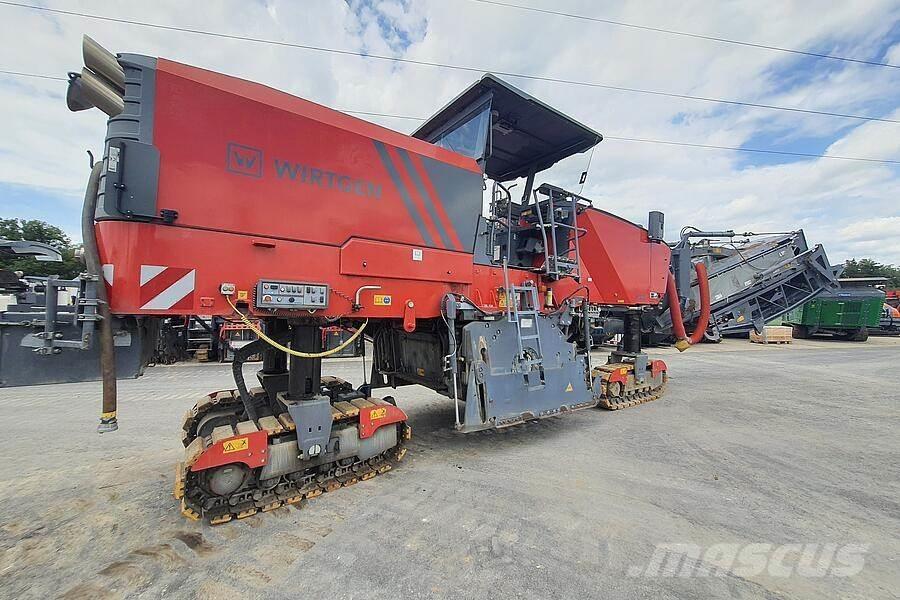 Wirtgen W 220 Asfalta dzesēšanas iekārtas