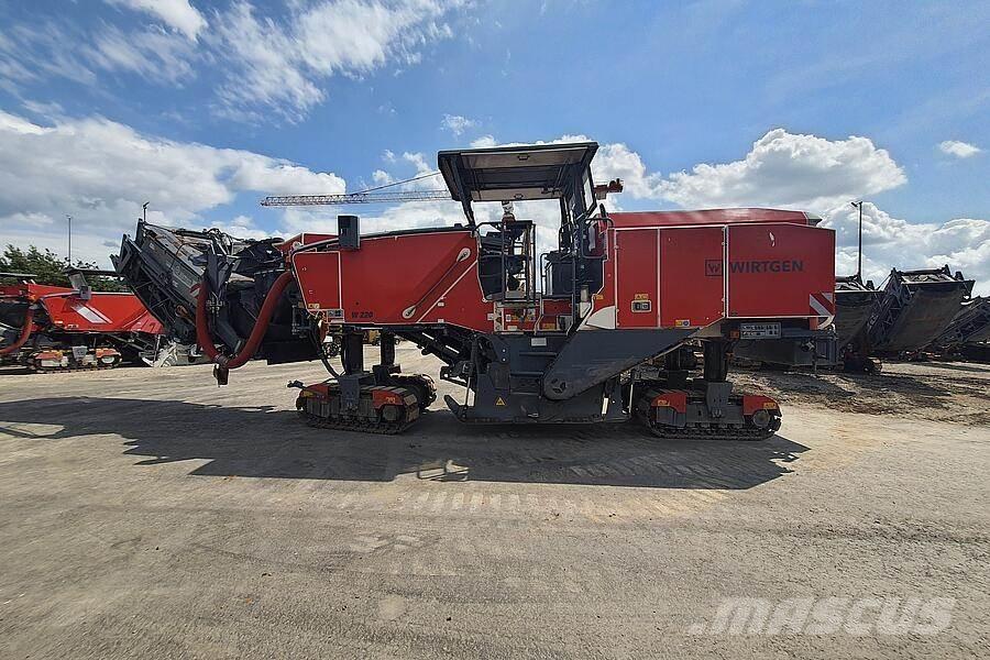 Wirtgen W 220 Asfalta dzesēšanas iekārtas