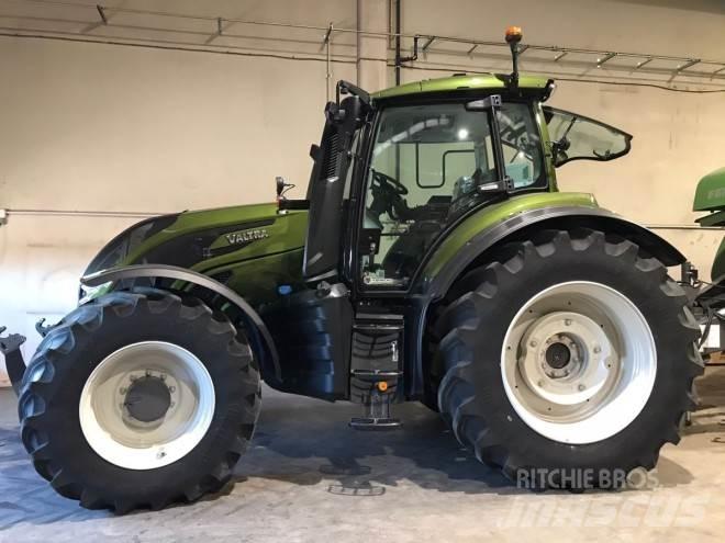 Valtra T235D Traktori