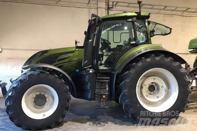 Valtra T235D Traktori