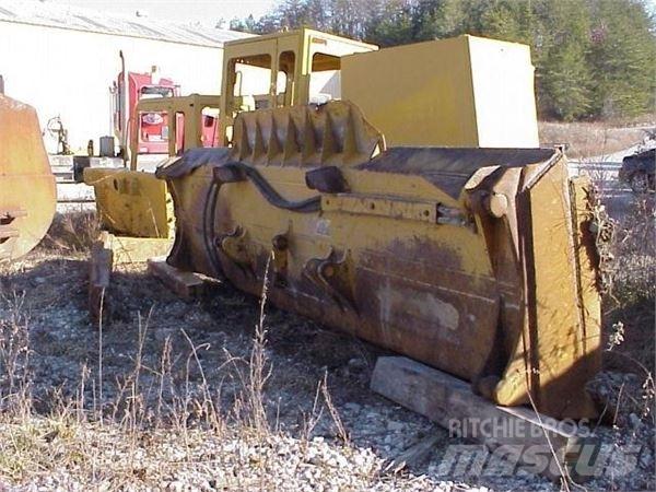 CAT 1083973 Naži