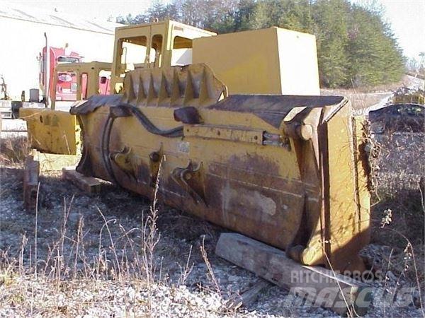 CAT 1083973 Naži