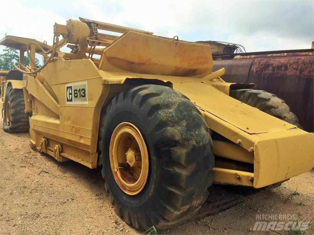 CAT 613 Skrēperi