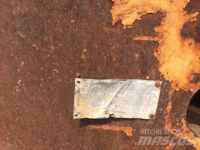 CAT 926E Iekrāvēji uz riteņiem
