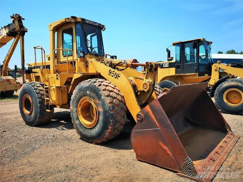 CAT 950F Iekrāvēji uz riteņiem