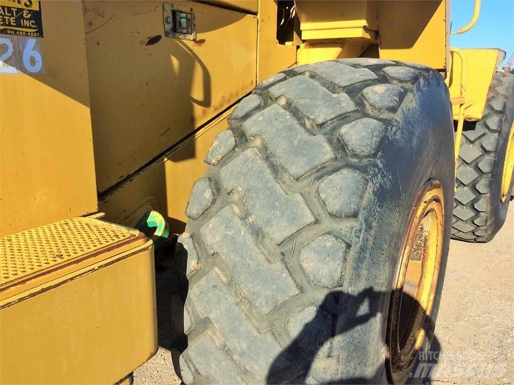CAT 950F Iekrāvēji uz riteņiem