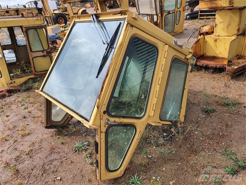 CAT 973 Kabīnes un interjers