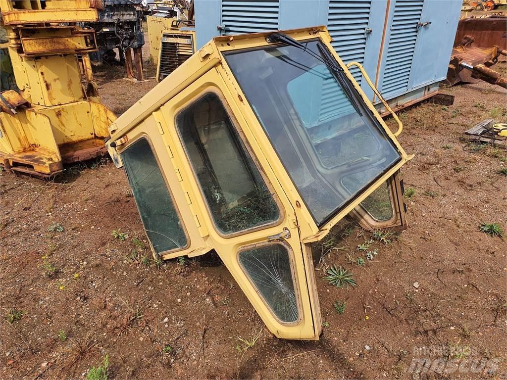 CAT 973 Kabīnes un interjers