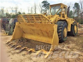 CAT 988 Iekrāvēji uz riteņiem