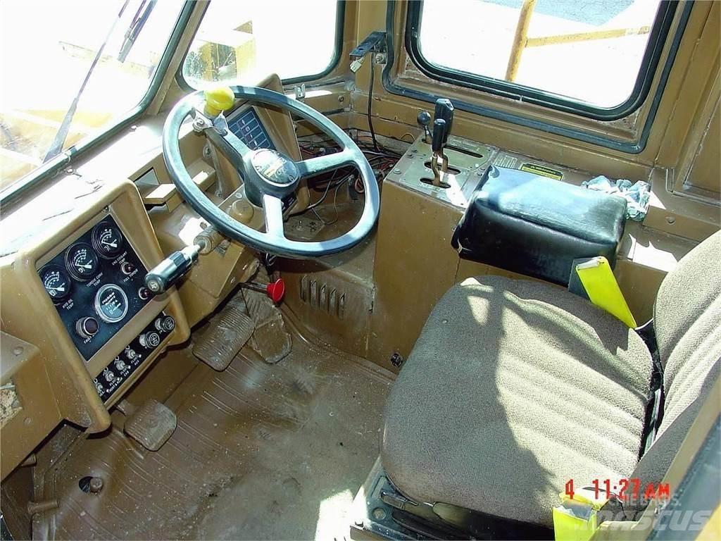 CAT 988B Iekrāvēji uz riteņiem