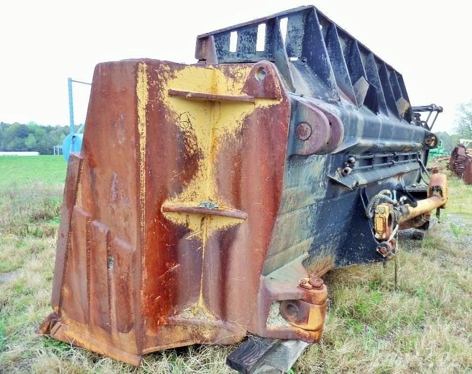 CAT D11 Naži