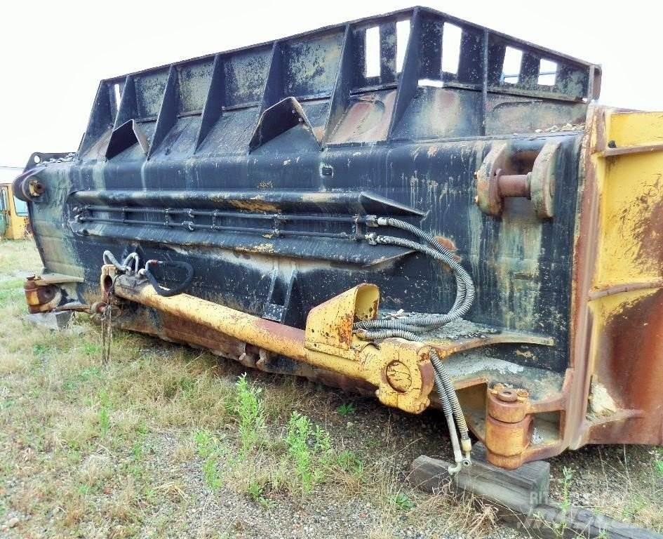 CAT D11 Naži