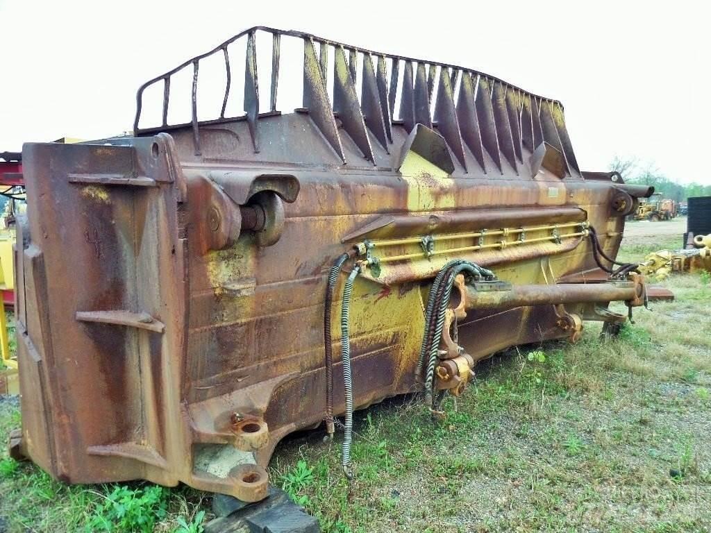 CAT D11 Naži