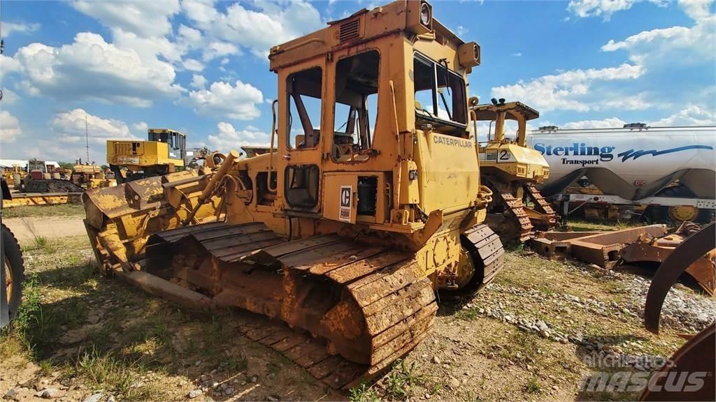 CAT D5B Kāpurķēžu buldozeri
