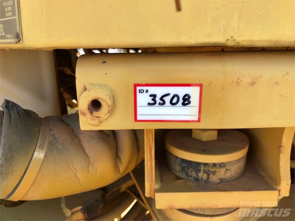 CAT IT18B Iekrāvēji uz riteņiem