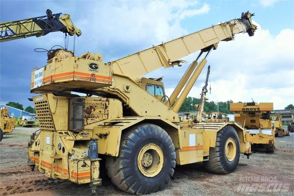 Grove RT740 Celtņi nelīdzenām virsmām