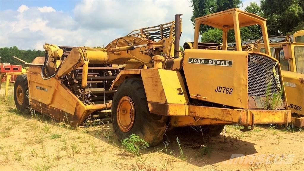 John Deere 762 Skrēperi