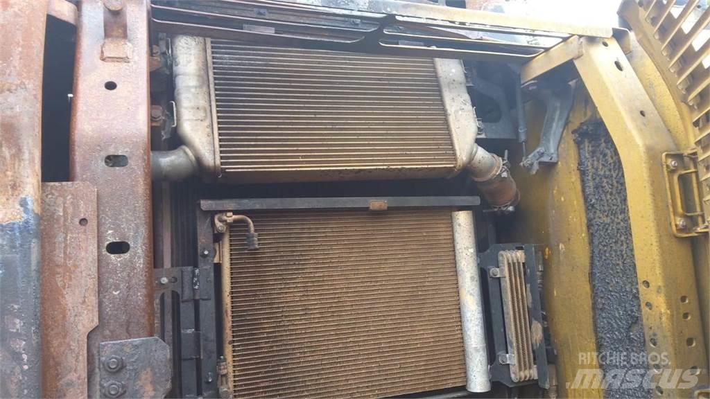 Komatsu PC210 Kāpurķēžu ekskavatori