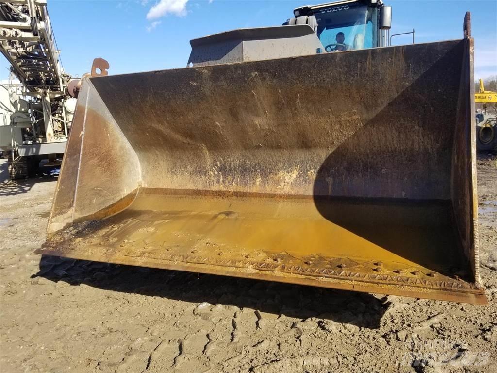 Volvo L180F Iekrāvēji uz riteņiem