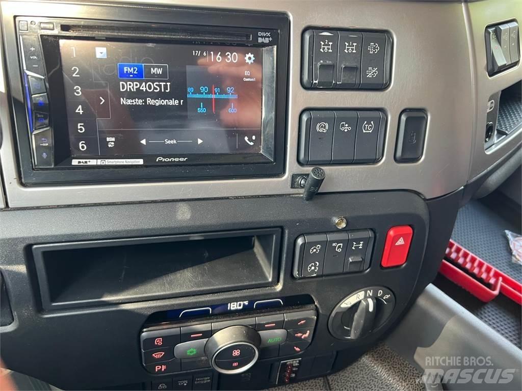 DAF CF 480 FAX 8x2*6 Kabeļu pacēlājs nomontējamām kravas mašīnām