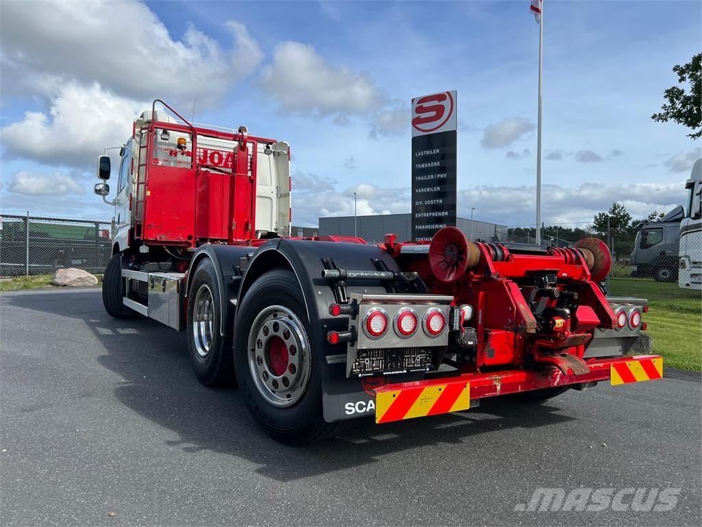 DAF CF 530 6x2*4 FAN Treileri ar āķi