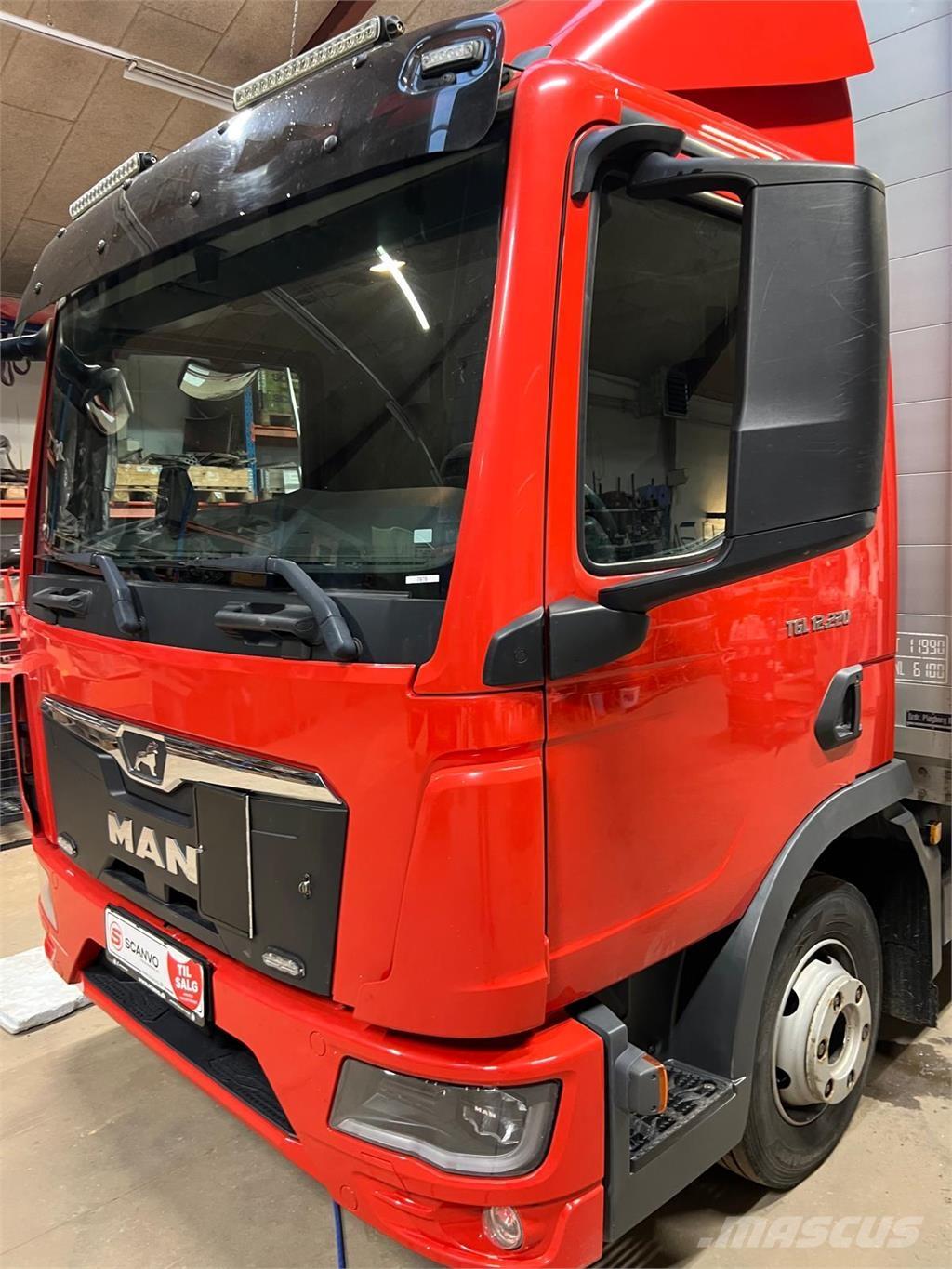 MAN TGL 12-220 BL Tents