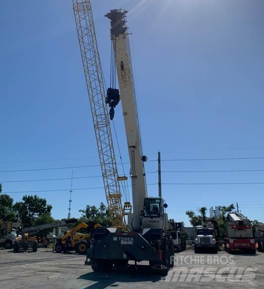 Terex RT 555 Celtņi nelīdzenām virsmām