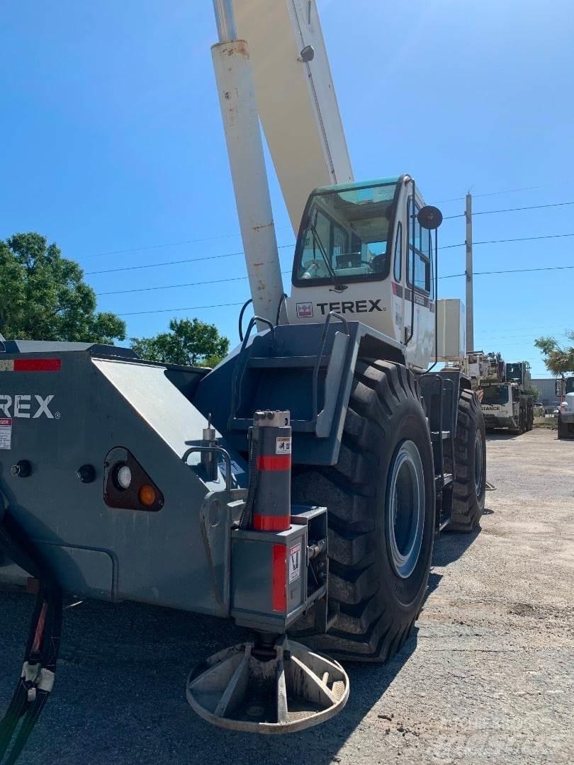 Terex RT 555 Celtņi nelīdzenām virsmām