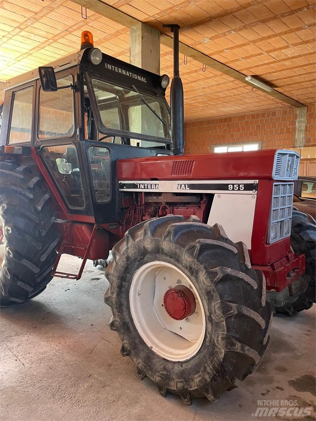 International 955 Traktori