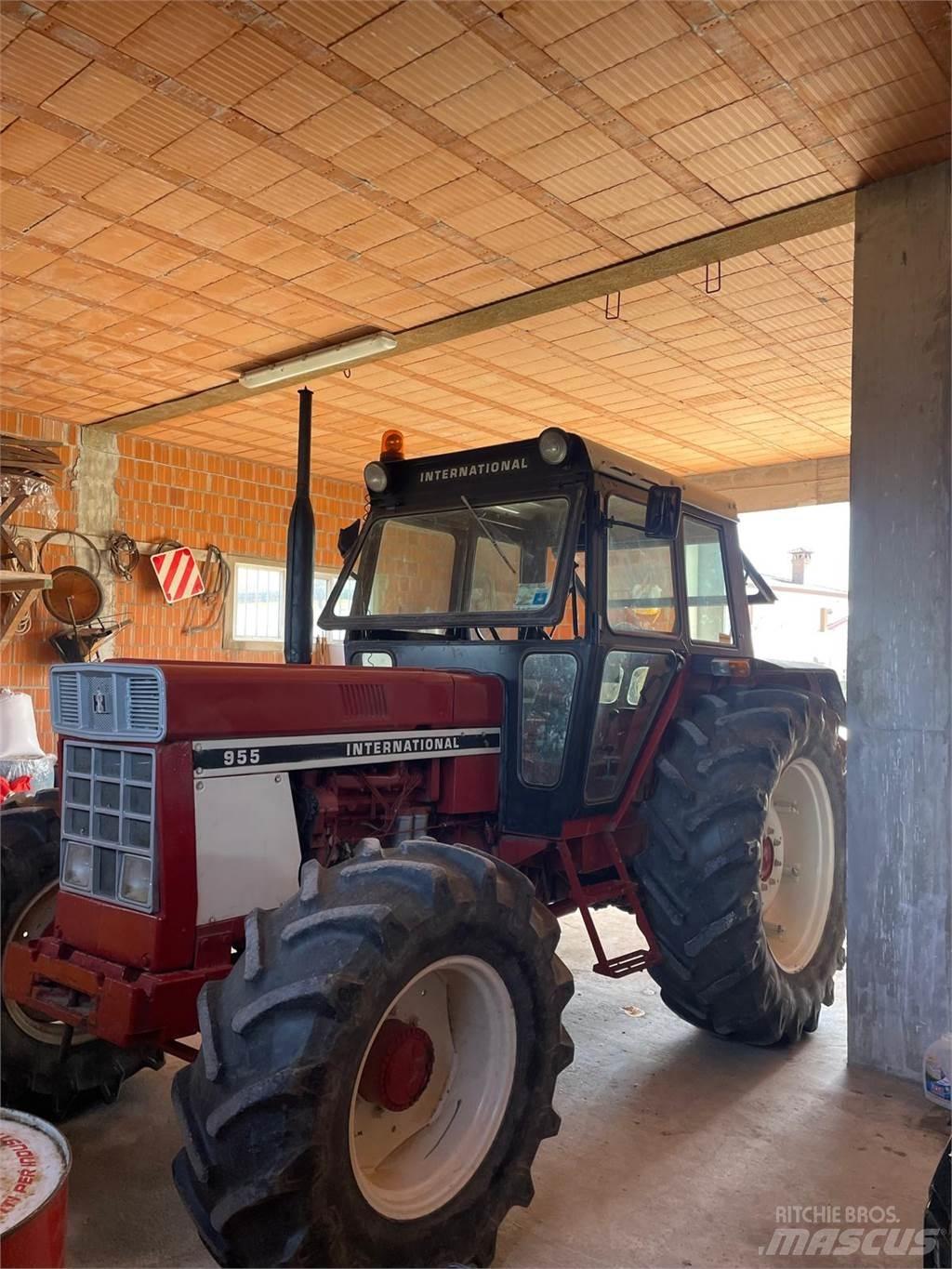 International 955 Traktori