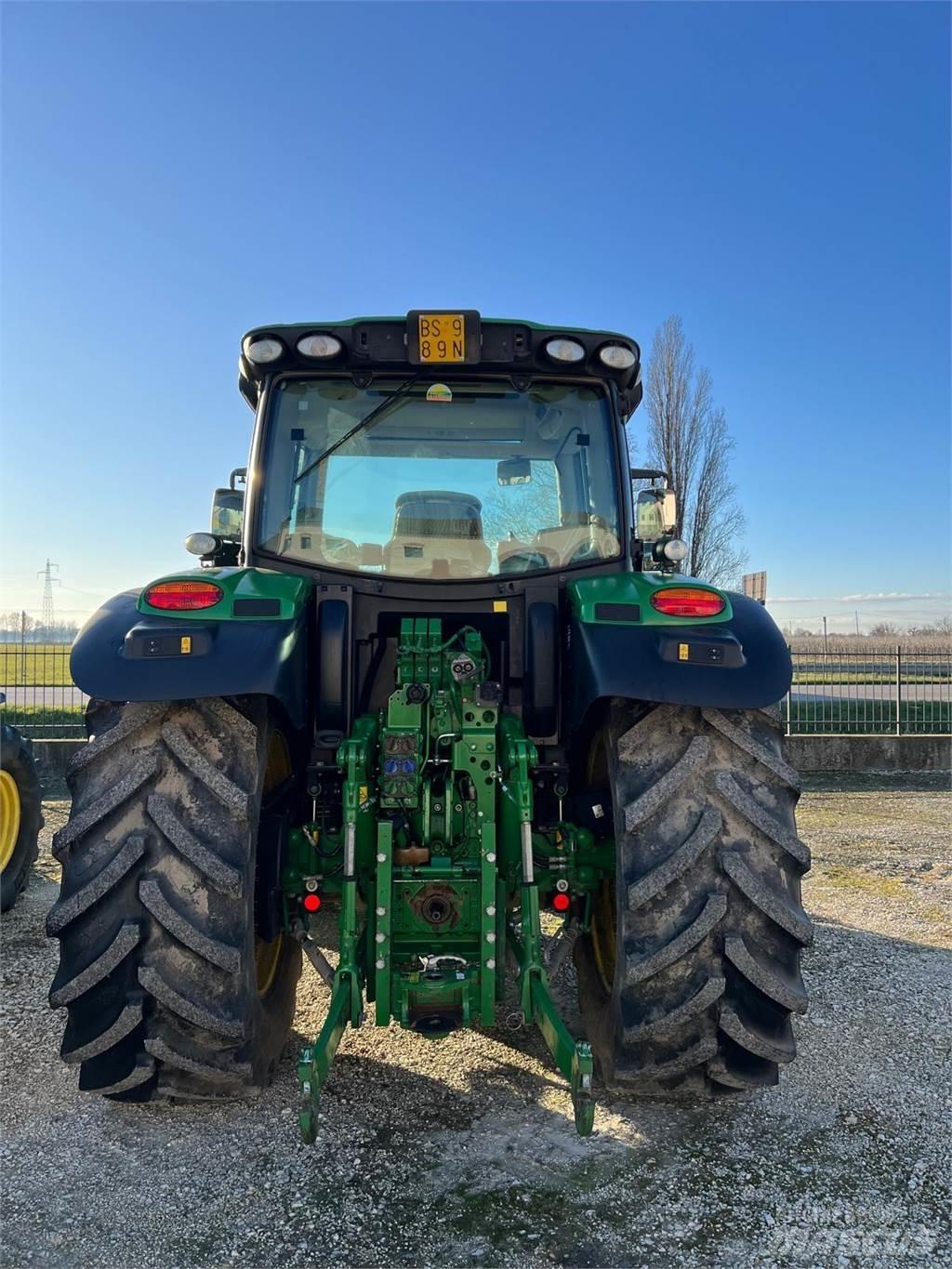 John Deere 6110 R Traktori