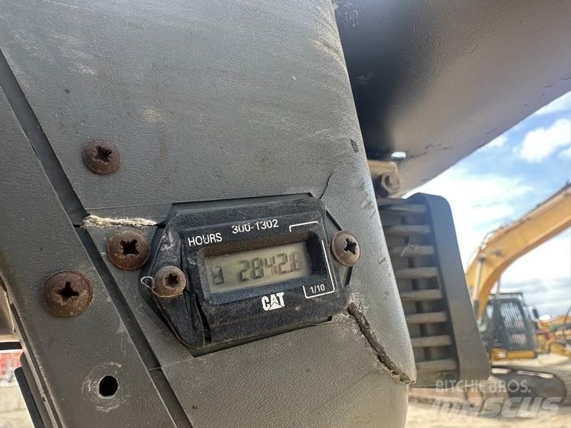 CAT 236B Būvniecība- Citi
