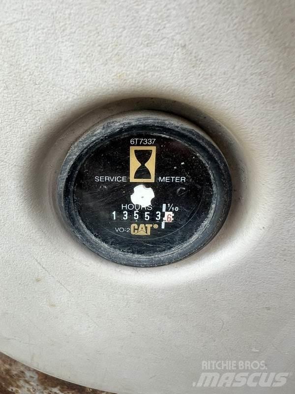 CAT 330. Kāpurķēžu ekskavatori