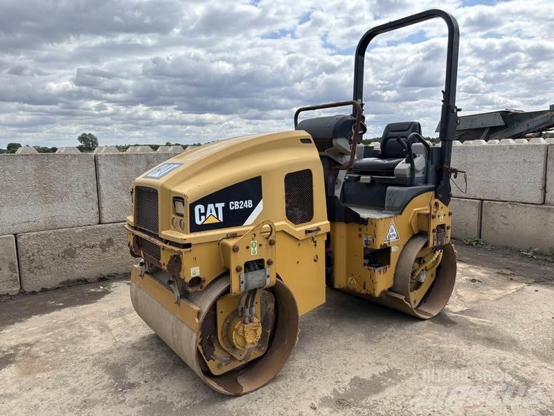 CAT CB24 B Divvalču grunts veltņi