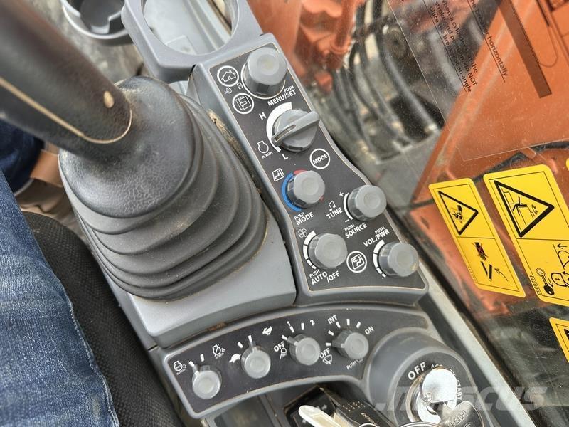 Hitachi ZX130 Kāpurķēžu ekskavatori