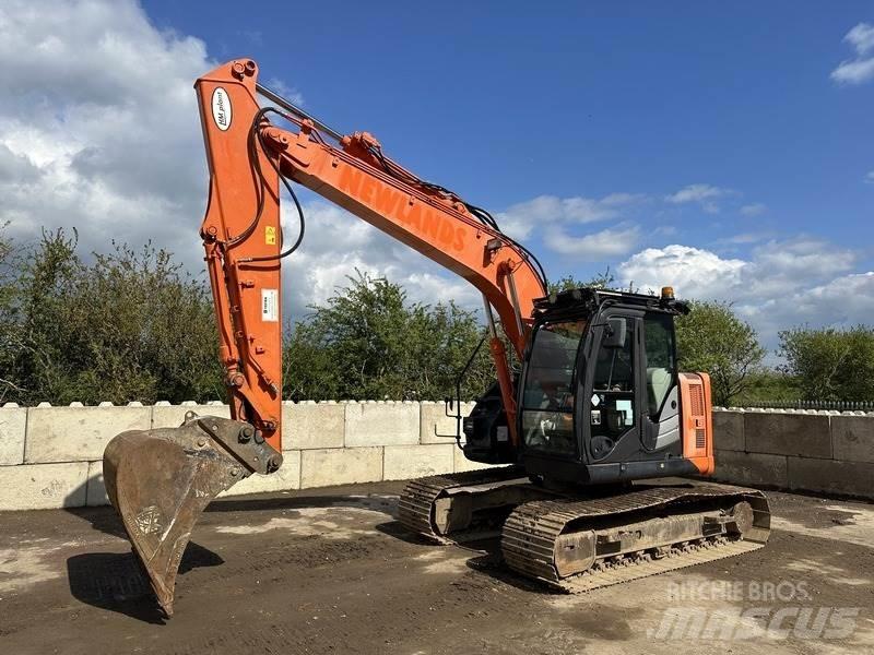 Hitachi ZX135 Kāpurķēžu ekskavatori
