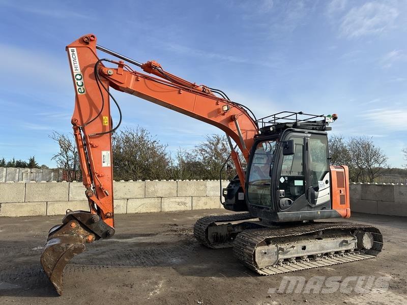 Hitachi ZX135 Kāpurķēžu ekskavatori
