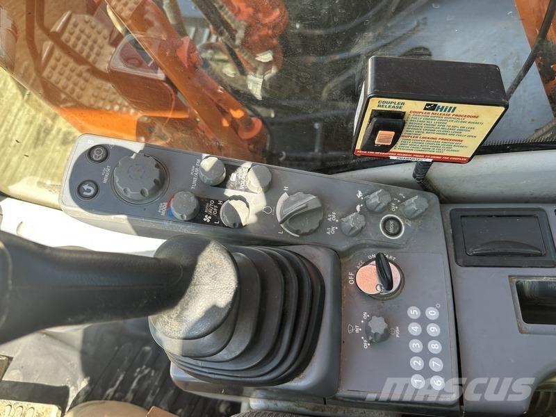 Hitachi ZX210LC-6 Kāpurķēžu ekskavatori
