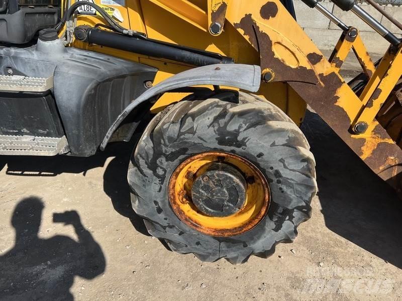 JCB 3CX Sitemaster Ekskavatori-iekrāvēji