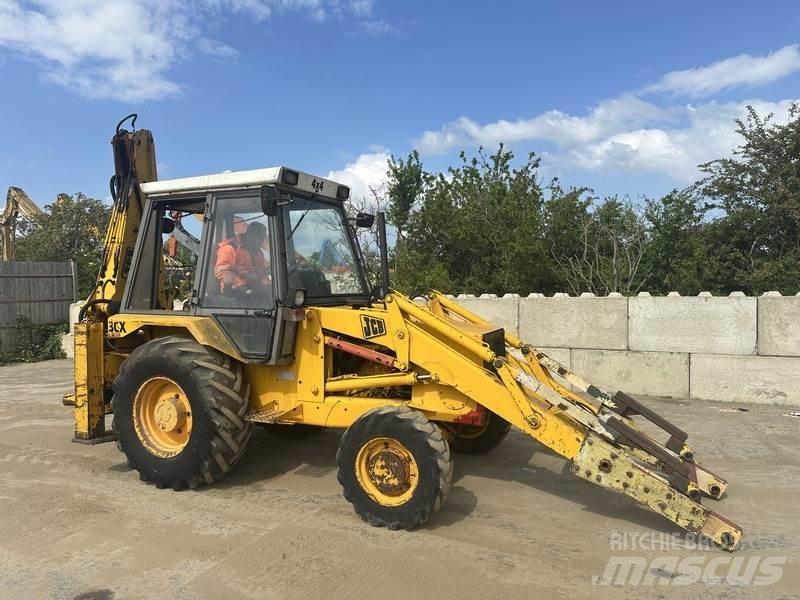 JCB 3CX Sitemaster Ekskavatori-iekrāvēji