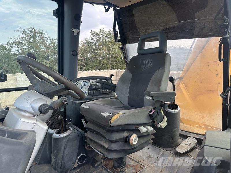 JCB 4CX Sitemaster Ekskavatori-iekrāvēji