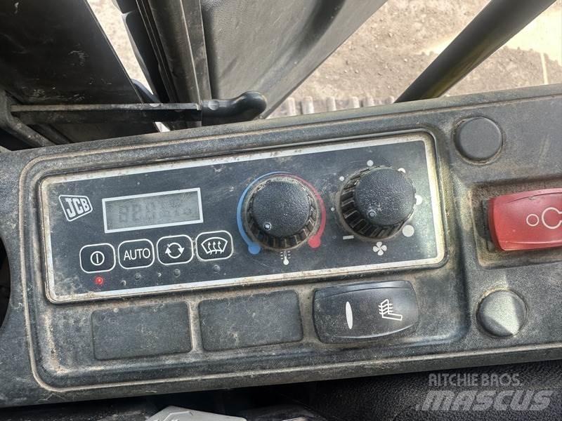JCB JS220 LC Kāpurķēžu ekskavatori