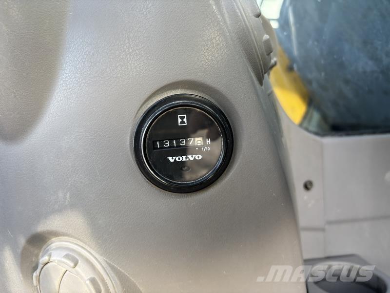 Volvo ECR235 DL Kāpurķēžu ekskavatori