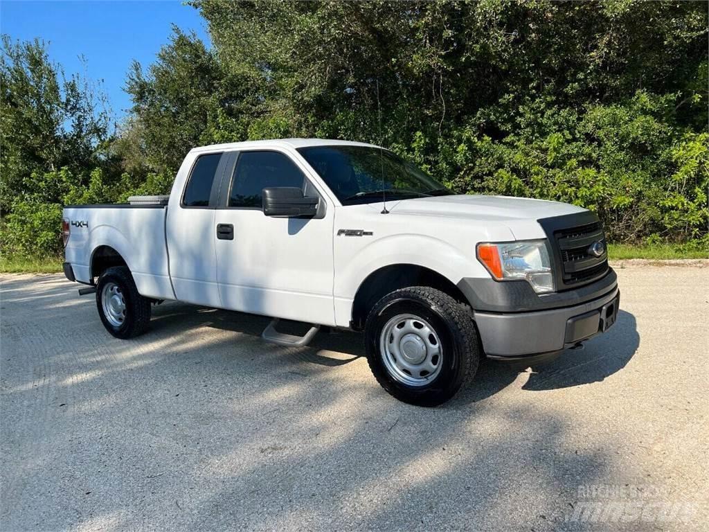 Ford F-150 Vieglais kravas automobilis/izkraušana no sāniem