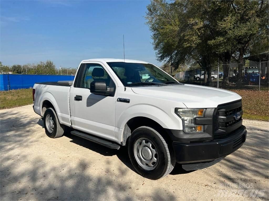 Ford F-150 Vieglais kravas automobilis/izkraušana no sāniem