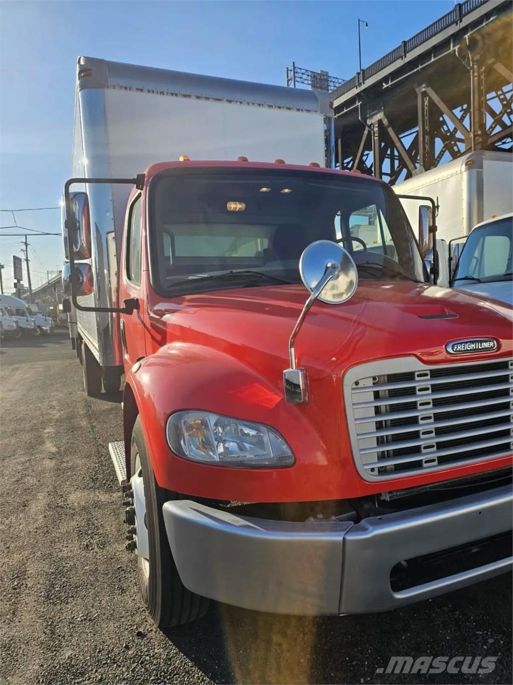 Freightliner M2 Furgons