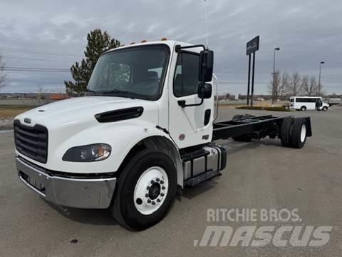 Freightliner M2 106 Vilcēji